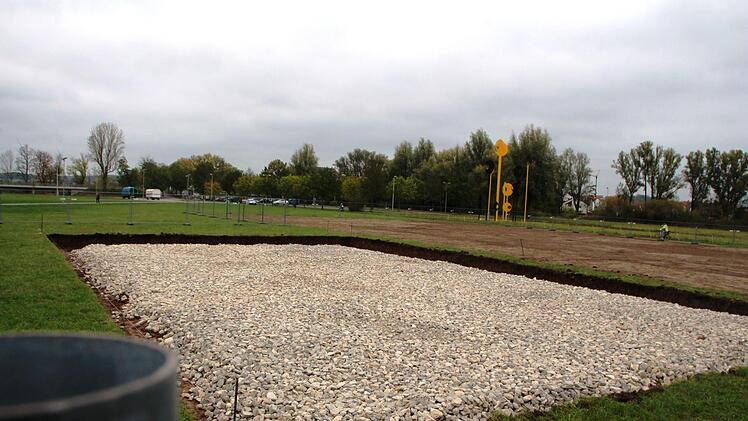 Zwischen Fortuna Kulturfabrik und Festplatz entstehen ein Bolzplatz, ein Volleyballfeld, ein Basketballplatz und eine Skateanlage. Foto: Christian Bauriedel