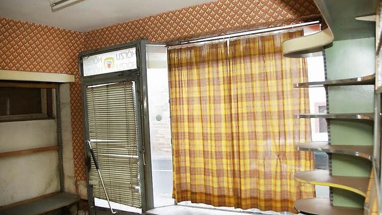 Der Eingang mit Schaufenster. Fotos: Arkadius Guzy