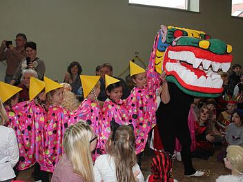 Die absolute Schau war dieser Drache beim Kinderfasching. Foto: Markus Häggberg