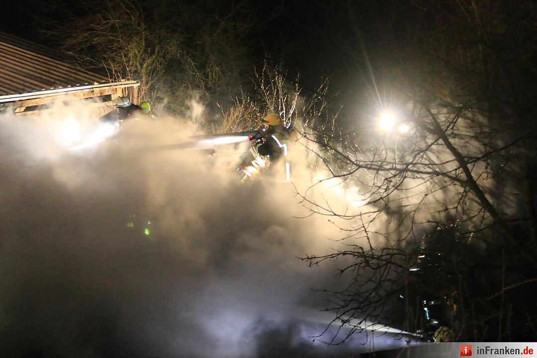 Großeinsatz: Scheunenbrand in Seigendorf