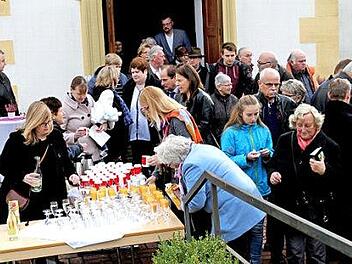 Anlässlich des Festes gab es dann einen Empfang mit Bewirtung auf dem Vorplatz der Kirche.