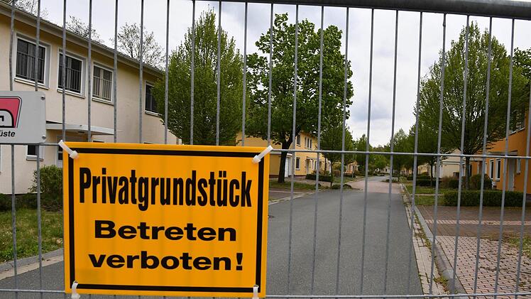 Zahlen, die aufhorchen lassen:  5,4 Millionen Euro plant die Stadt Bamberg nächstes Jahr für den Kauf der  so genannten Offizierssiedlung ein.  Acht Millionen soll die Sanierung kosten, 250.000 Euro für jedes der 33 Häuser, die künftig vermietet werden sollen.    Foto: Ronald Rinklef