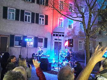 Am Anger gab es seit langem wieder ein Open Air-Konzert und diesmal zugunsten der Ukrainehilfe Münnerstadt.