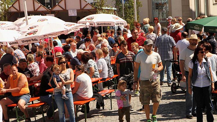 Feiern auf dem Marktplatz