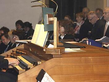 Udo Simon spielte die Orgel beim Jubiläumsgottesdienst.  Fotos: Michael Wunder