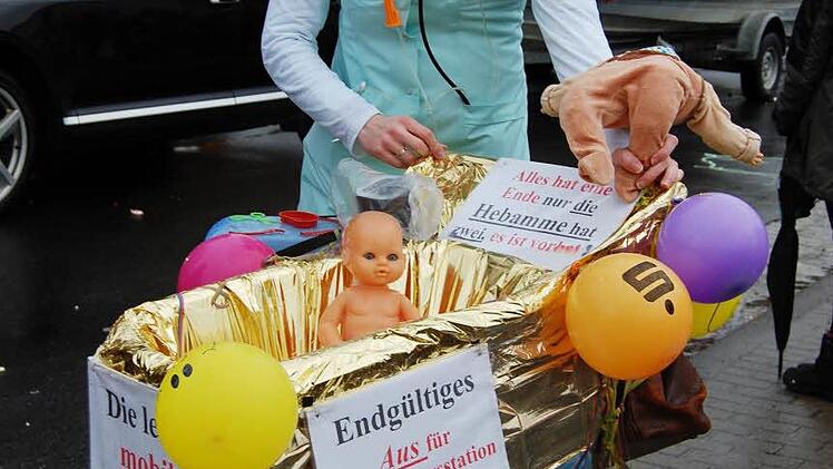 Auch in Waldfenster war am Rosenmontag viel geboten. Foto: Sigismund von Dobschütz