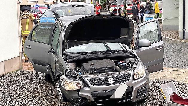 Ein Krampfanfall f&uuml;hrte dazu, dass ein 73-J&auml;hriger in Kronach die Kontrolle &uuml;ber seinen Wagen verlor.
