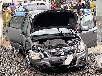 Ein Krampfanfall f&uuml;hrte dazu, dass ein 73-J&auml;hriger in Kronach die Kontrolle &uuml;ber seinen Wagen verlor.