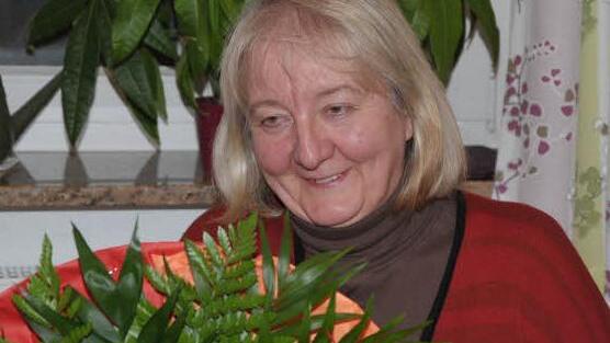 Waltraud Frohring freute sich über Blumen und viele lobende Worte. Fotos: Roland Meister