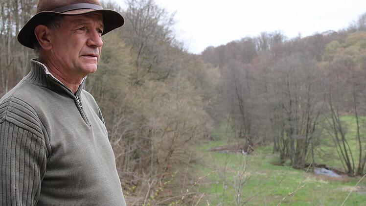 Das ist Robert Hildmann. Der Leiter der Kurgärtnerei hat nicht nur Ahnung von Pflanzen, sondern auch von Bibern.