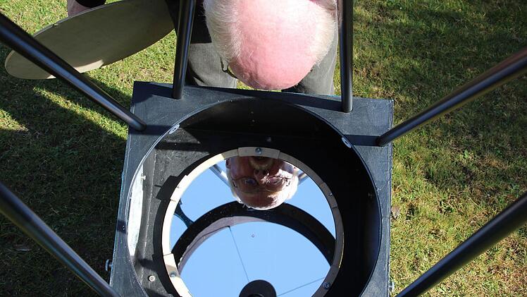 Dieses Teleskop hat Werner Krauß selbst gebaut. Es eignet sich für Betrachtungen des nächtlichen Himmels.