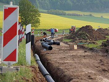Für die Trasse ist der Mutterboden bereits abgetragen. Foto:Arkadius Guzy