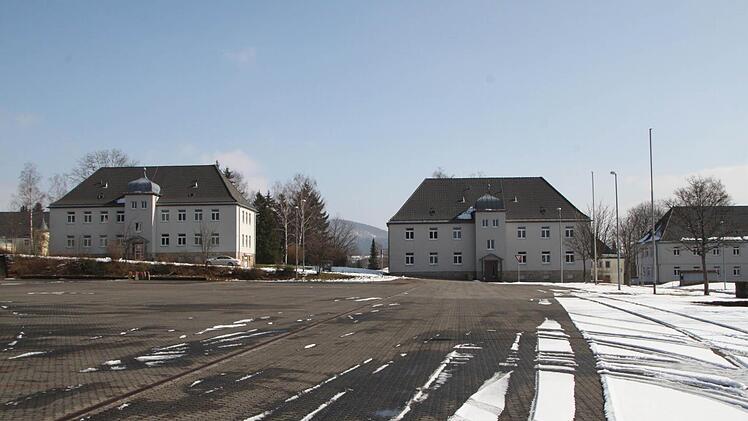 Eisenhower-Platz: Die Gebäude stammen noch aus Wehrmachtszeiten, wie man an der Architektur erkennen kann. Foto: Ulrike Müller