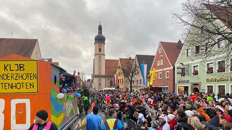 Allersberger Faschingsumzug 2023 mit 20.000 Besuchern