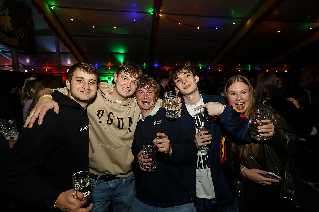 Beste Stimmung beim traditionsreichen Zeltweinfest an der Mainschleife!