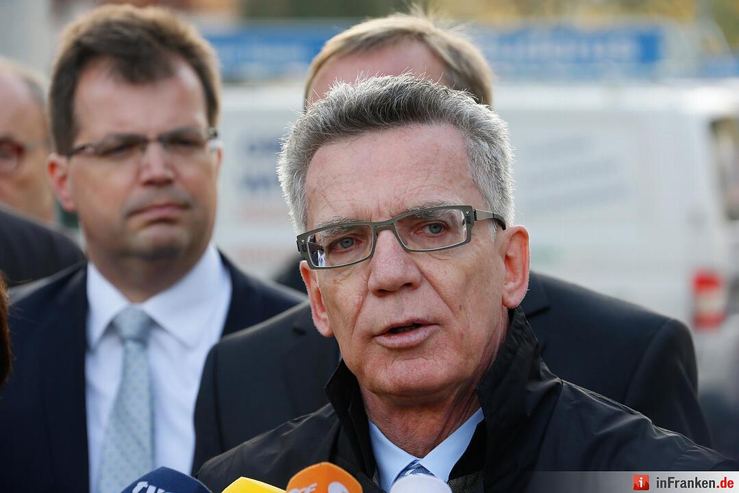 Bundesinnenminister Thomas de Maizière (CDU) hat das Balkanzentrum in Bamberg besucht
