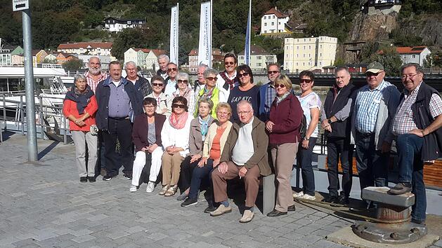 Die Schiffsanlagestelle in Passau war der Ausgangspunkt für die Stadtbesichtigung. Auf ihrer Herbstreise sammelte die Reservistenkameradschaft Bad Brückenau viele interessante Eindrücke. Foto: Rolf Pralle