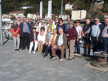 Die Schiffsanlagestelle in Passau war der Ausgangspunkt für die Stadtbesichtigung. Auf ihrer Herbstreise sammelte die Reservistenkameradschaft Bad Brückenau viele interessante Eindrücke. Foto: Rolf Pralle