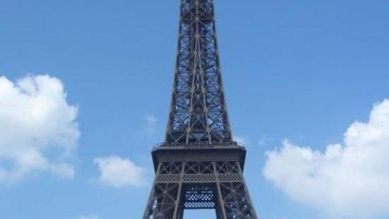 Der Denker am Eiffelturm