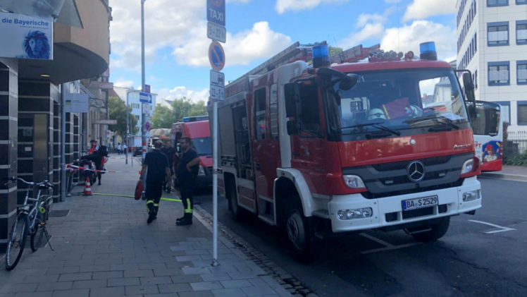 Bamberg: Keller und Aufzugsschacht laufen voll Wasser - Feuerwehr r&uuml;ckt mit Tauchpumpen an