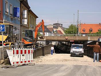 In diesem Bereich der Coburger Straße wurde am Montag eine Gasleitung beschädigt. Foto: Matthias Einwag