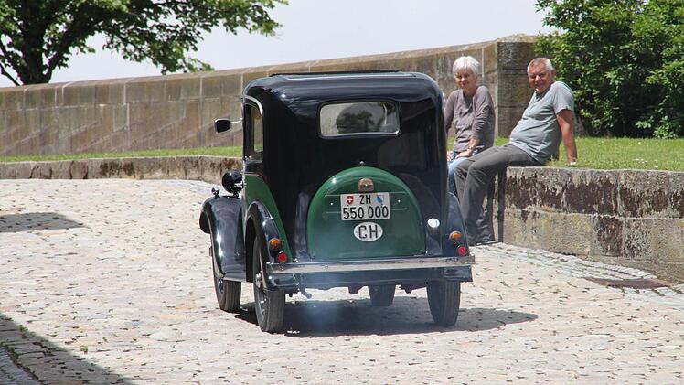 Aus der Schweiz kommt dieser Mini-Oldtimer angebraust.