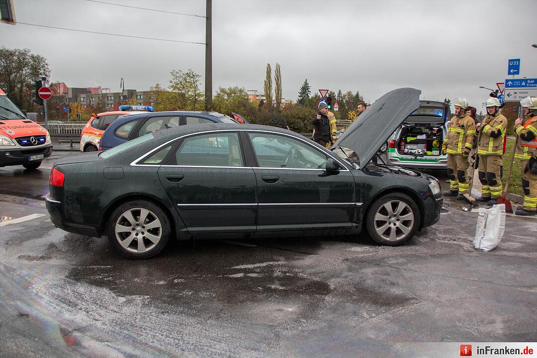 Kollision nach mutmaßlichem Rotlichtverstoß – Eine Person schwer verletzt