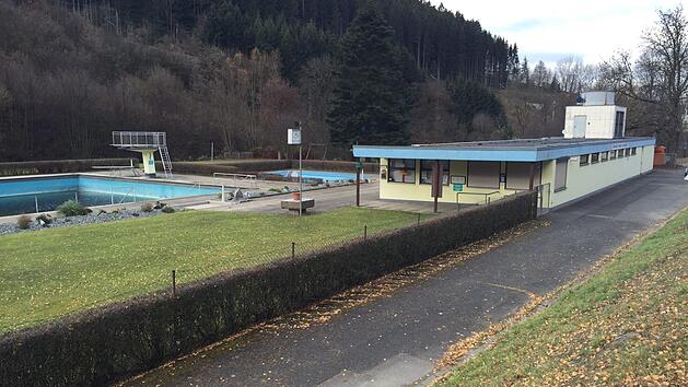 So schaut das  sanierungsbed&uuml;rftige Freibad in diesen Tagen aus.Stadt Ludwigssstadt