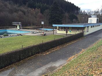 So schaut das  sanierungsbed&uuml;rftige Freibad in diesen Tagen aus.Stadt Ludwigssstadt
