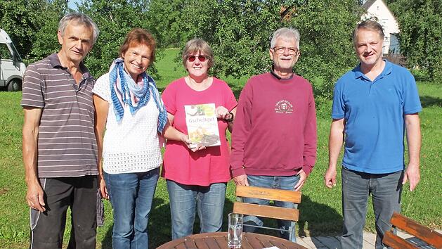 Mit Dank verabschiedet (v. l.): Ludwig und Rositta Erlwein, Michaela Engelhardt, Helmut Foerster und Andreas Rösch, Zweiter Vorsitzender des Ernteerlebnisses