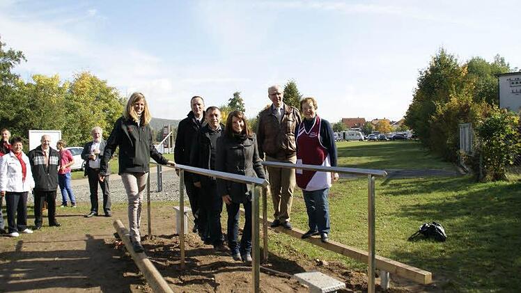 Freuten sich über den gelungenen Main-Bewegungsparcours in Eltmann (von links): Leader-Managerin Ulla Schmidt, Bürgermeister Michael Ziegler, stellvertretender Leader-Arbeitsgemeinschafts-Vorsitzender Oskar Ebert, Regionalmanagerin Veronika Ullsperger, Leader-Manager Wolfgang Fuchs und die Vorsitzende des Fremdenverkehrsvereins Margret Cramer.  Foto: sw