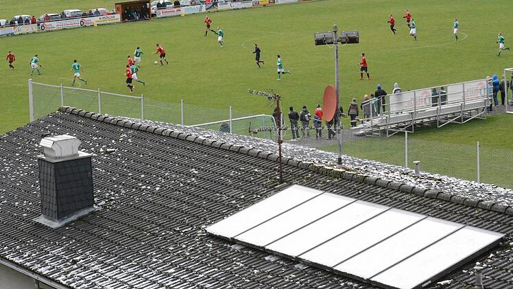 Impressionen vom Spiel SV Riedenberg - FC Fuchsstadt - vor dem Schnee. Foto: ssp