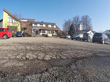 Der Rathausplatz in Röttenbach soll umgestaltet werden. Foto: Christian Bauriedel