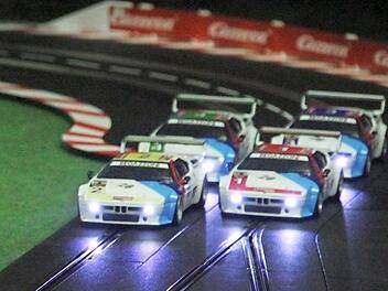 So schön zusammen standen die vier Rennautos nur vor dem Start, dann war es schwierig diese mal zusammen zu erwischen.  Fotos: Michael Busch