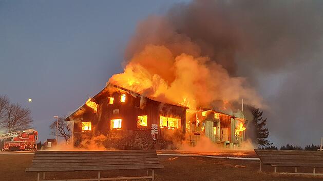 Sandberg: Kissinger Hütte wird nach Flammen-Inferno wieder aufgebaut
