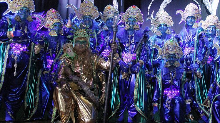 Die Kostüme des Paletten-Stammtisches waren eine Augenweide beim Weiberfasching in Stadtsteinach. Foto: Sonja Adam