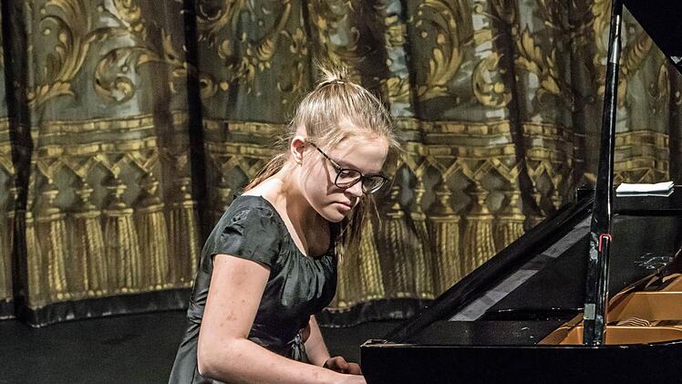 Beherzte Beethoven Interpretin: die junge Pianistin Lea GießlerFoto: Jochen Berger