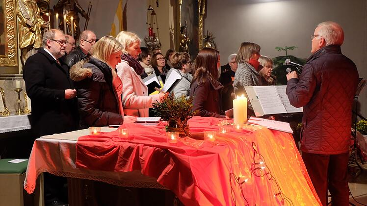 Chor Mirjam zusammen mit Chor ConAlegria. Foto: Philipp Bauernschubert