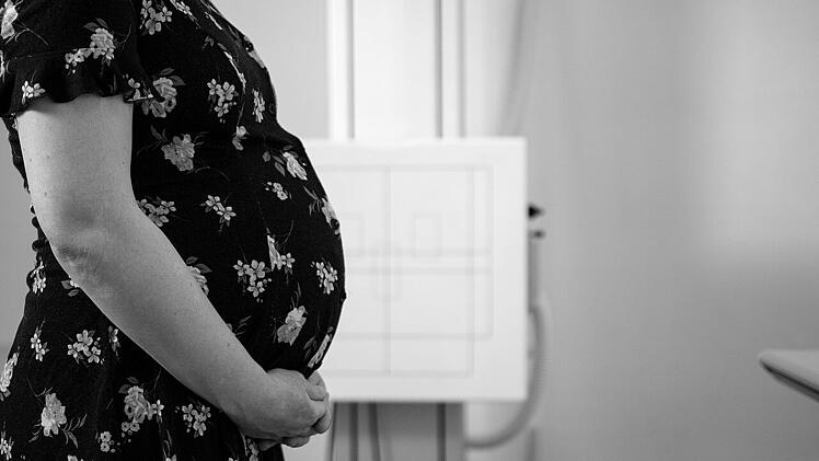 Ärzte entdecken Baby im Darm - Mutter kam mit Blähungen in Notauffnahme