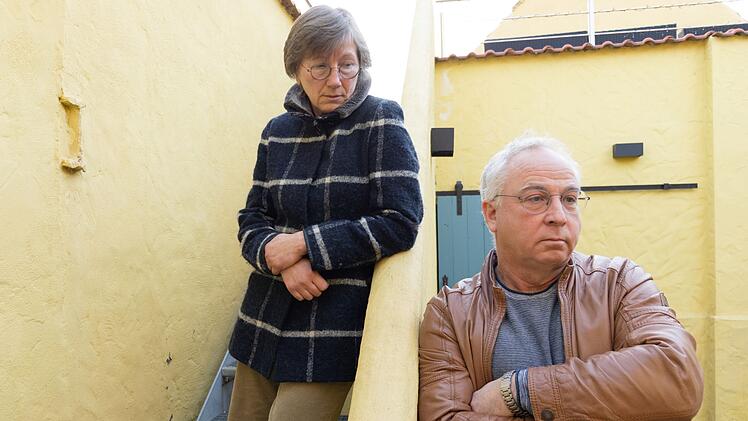 Als J&uuml;rn von Sylvias heimlicher Liebschaft erf&auml;hrt, reagiert er tief verletzt.