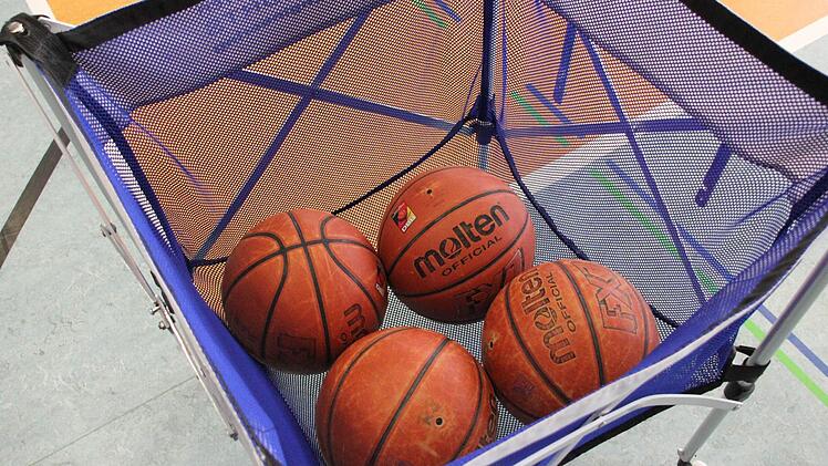 Ein paar W&uuml;rfe zeigten die Stars schlie&szlig;lich auch, allerdings hielten sie sich arg zur&uuml;ck, waren sie doch nicht aufgew&auml;rmt und wollten sich nicht verletzen.