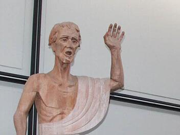 Der Mahner ist ein beeindruckendes, aber für viele auch bedrohliches Kunstwerk.  Foto: Heike Beudert