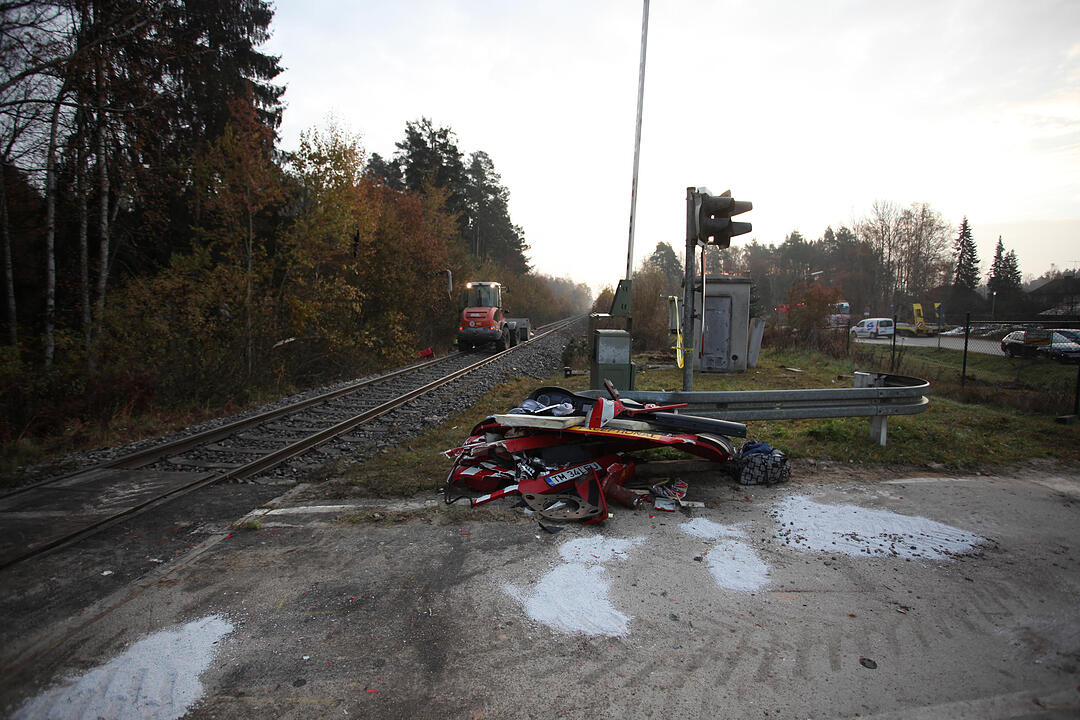 Tagbilder: Zugunglück in der Oberpfalz