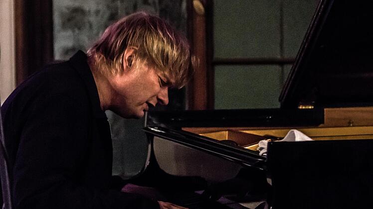 Der finnische Pianist Iiro Rantala begeisterte als Stargast das Publikum bei der Coburger Jazznacht.Jochen Berger