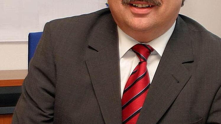 Landrat Klaus Peter Söllner glaubt, dass der Mann aus Afghanistan einen zweiten Asylantrag stellen kann.