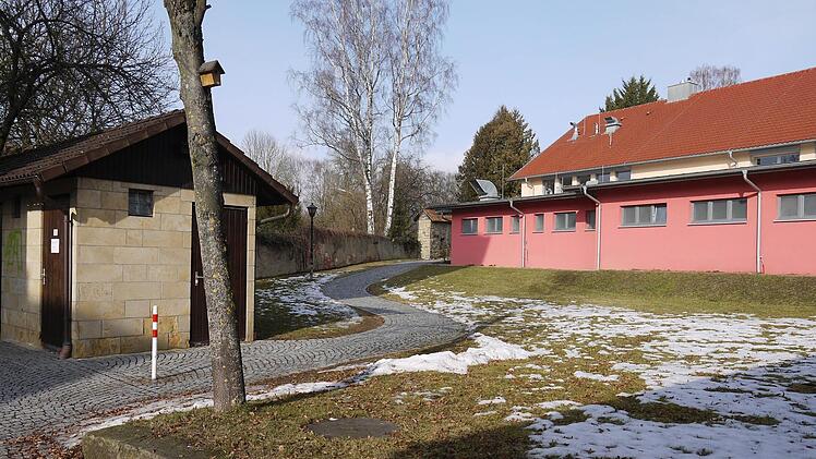 Das Gelände für den künftigen Spielplatz. Foto: Berthold Köhler