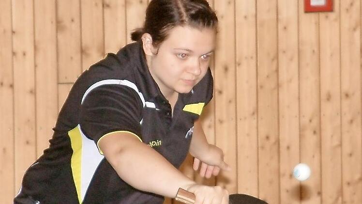 Einen erfolgreichen Saisonstart hatten die Damen des TTC Tiefenlauter III nach ihrem Abstieg aus der Oberfrankenliga in der 2. Bezirksliga West. Beim 8:4-Heimsieg gegen den TTC Thann blieb Alina Ros (Bild) in ihren drei Einzeln und im Doppel mit Iris Kornprobst-Deffner unbezwungen.  Foto: Hans Franz