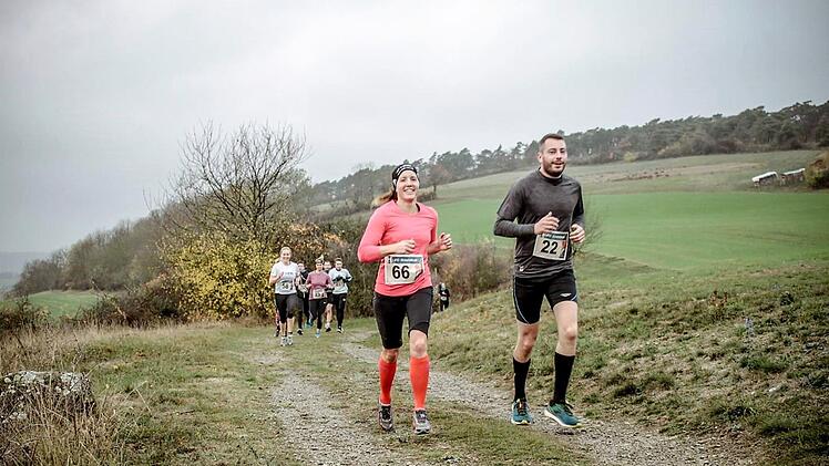 Anna R&ouml;der (links) und Johannes Gebauer vom Team JohAnna sind trotz der anspruchsvollen Strecke gut gelaunt. Michaela Greier