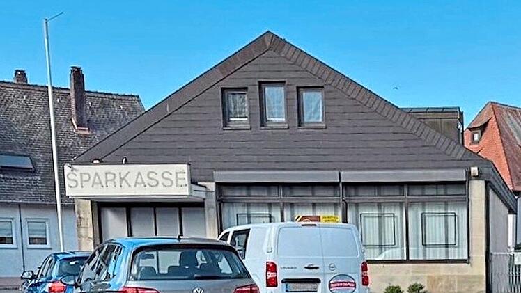 Der Markt Weisendorf hat das alte Sparkassengeb&auml;ude am Marktplatz erworben. Gerd Ankermann