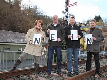Die betroffenen Bürgermeister Brigitte Meyerdierks (Bad Brückenau), Gerd Kleinhenz (Wildflecken), Roland Römmelt (Riedenberg) und Wilhelm Friedrich (Zeitlofs) sagen Nein zum Antrag der Grünen. Foto: Ulrike Müller
